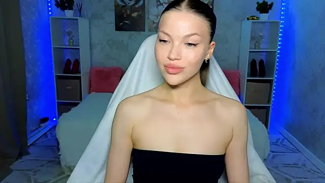 Snapshot of EmmyMills chatting on June 15, 6:21 pm EmmyMills online show from June 15, 6:21 pm