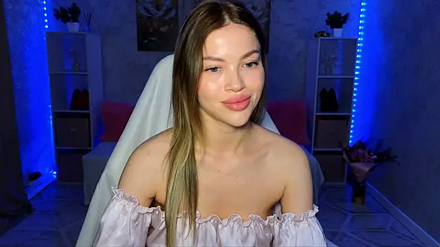 Snapshot of EmmyMills chatting on June 20, 9:06 pm EmmyMills online show from June 20, 9:06 pm