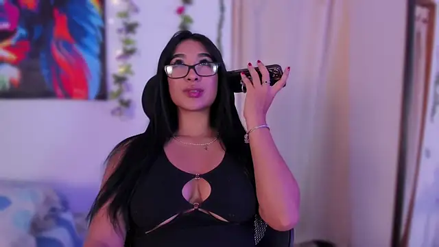 BellaHarllow online show from December 6, 1:40 am