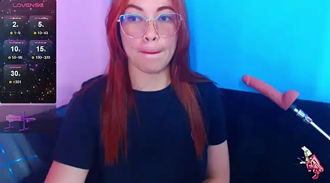 Snapshot of SharonR1 chatting on December 10, 1:22 am SharonR1 online show from December 10, 1:22 am