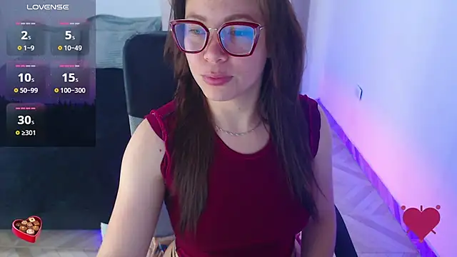 Snapshot of SharonR1 chatting on June 15, 10:34 pm SharonR1 online show from June 15, 10:34 pm