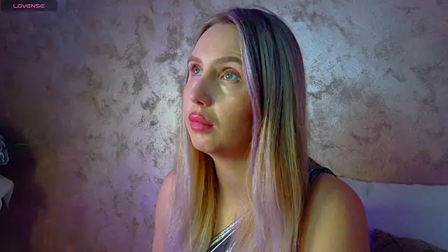 Snapshot of lexy_a chatting on February 18, 5:25 am lexy a online show from February 18, 5:25 am