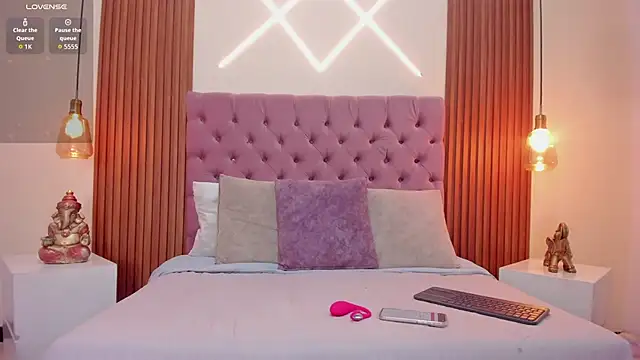 Snapshot of Sophia_turneer chatting on November 15, 10:48 pm Sophia turneer online show from November 15, 10:48 pm