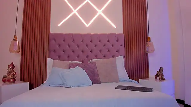 Snapshot of Sophia_turneer chatting on December 13, 8:04 pm Sophia turneer online show from December 13, 8:04 pm