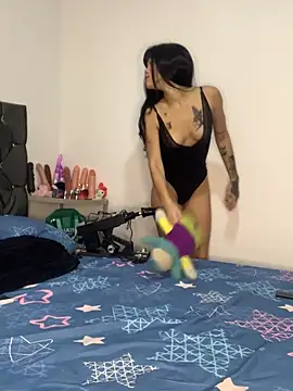 Snapshot of Abusive_cousin chatting on February 9, 6:11 am Abusive cousin online show from February 9, 6:11 am