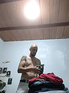 Snapshot of fire_menxxx001 chatting on May 9, 12:27 am fire menxxx001 online show from May 9, 12:27 am