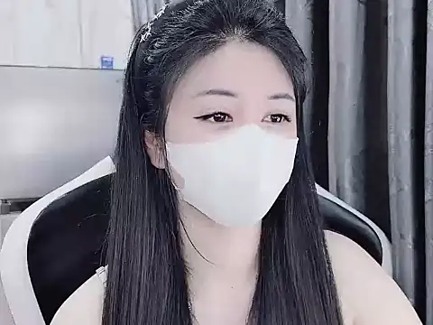 Snapshot of _Lygn__ chatting on February 12, 5:15 am Lygn online show from February 12, 5:15 am