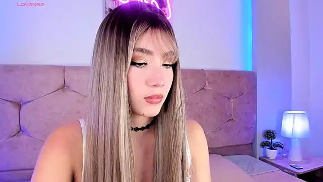 Snapshot of lunar_leen chatting on February 2, 12:24 pm lunar leen online show from February 2, 12:24 pm