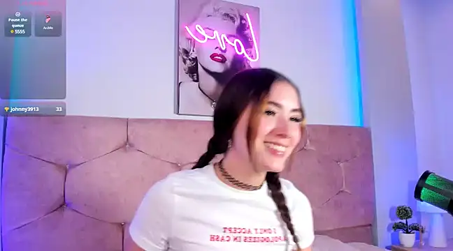 Snapshot of lunar_leen chatting on February 20, 10:04 pm lunar leen online show from February 20, 10:04 pm