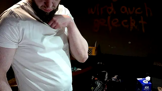 donhulio482 online show from March 11, 11:59 pm