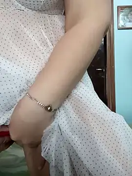 Snapshot of maialina2 chatting on January 13, 7:43 am maialina2 online show from January 13, 7:43 am