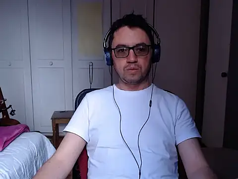 Diptongo online show from December 3, 3:10 pm