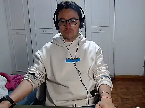 Diptongo online show from December 13, 11:10 pm