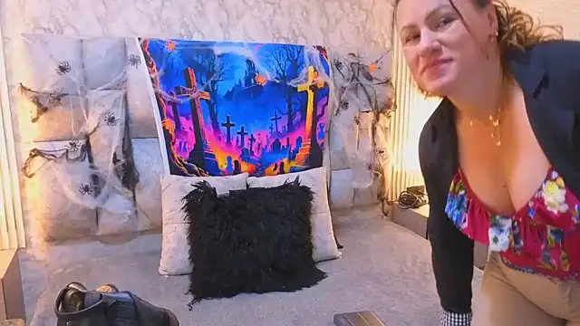 charlotte  G online show from October 23, 10:58 am