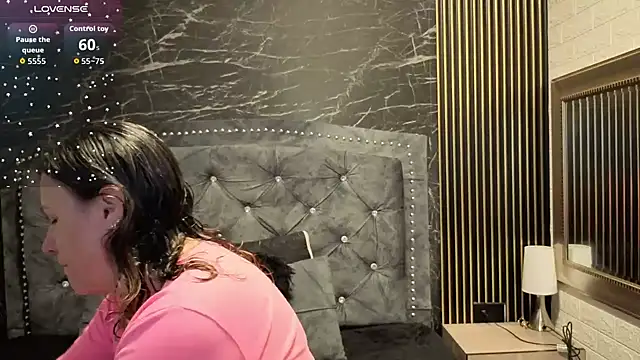 charlotte  G online show from November 23, 8:47 am