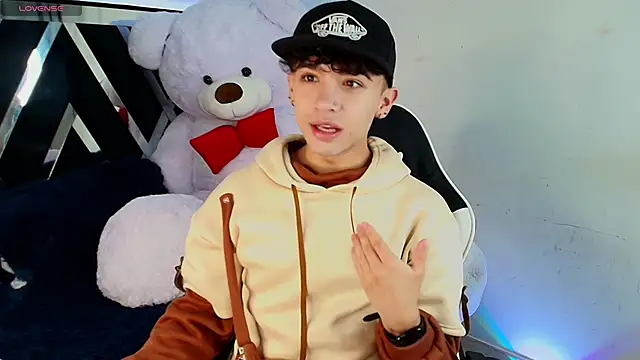 Niico Cruz online show from February 14, 4:37 am