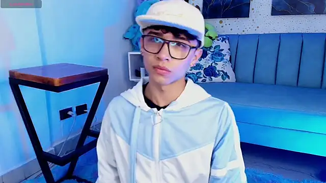 Niico Cruz online show from March 8, 1:25 pm