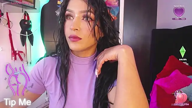 Snapshot of alicee_laurent chatting on February 1, 3:41 am alicee laurent online show from February 1, 3:41 am