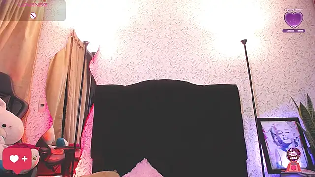 Snapshot of alicee_laurent chatting on March 18, 7:19 am alicee laurent online show from March 18, 7:19 am