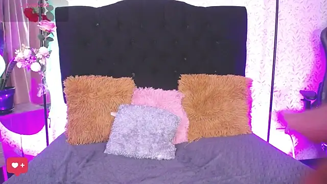 Snapshot of alicee_laurent chatting on October 6, 3:48 am alicee laurent online show from October 6, 3:48 am