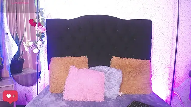 Snapshot of alicee_laurent chatting on October 15, 3:50 am alicee laurent online show from October 15, 3:50 am