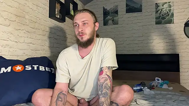 Snapshot of leesmoke chatting on February 13, 10:23 am leesmoke online show from February 13, 10:23 am