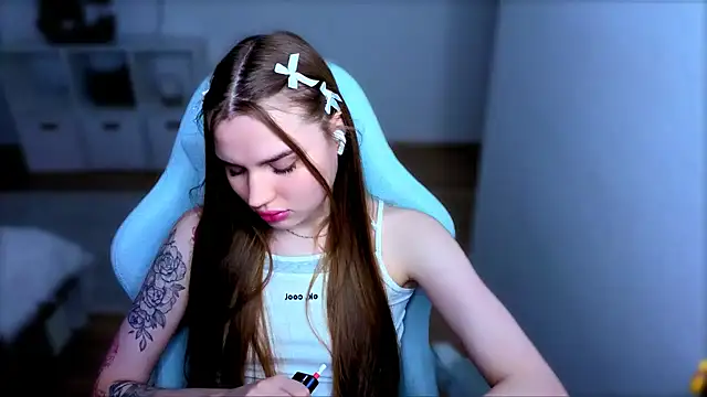 StellaLawless online show from November 18, 7:40 pm