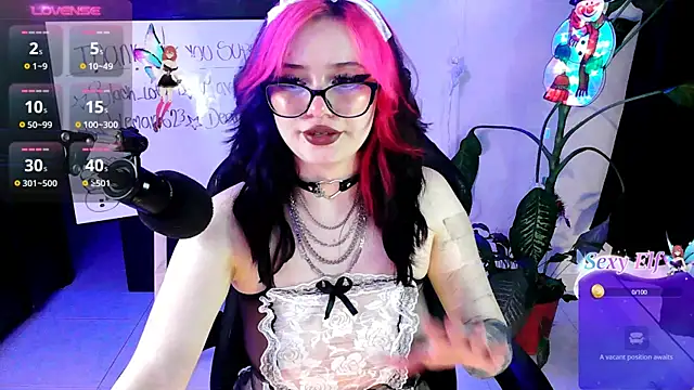 Snapshot of annie_berry chatting on December 19, 12:45 am annie berry online show from December 19, 12:45 am