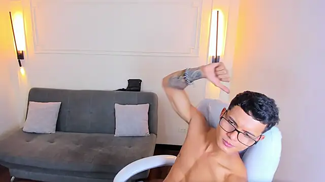 Paradise boy s online show from January 6, 5:16 pm