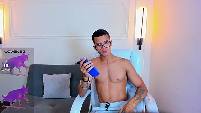 Paradise boy s online show from February 11, 5:40 pm