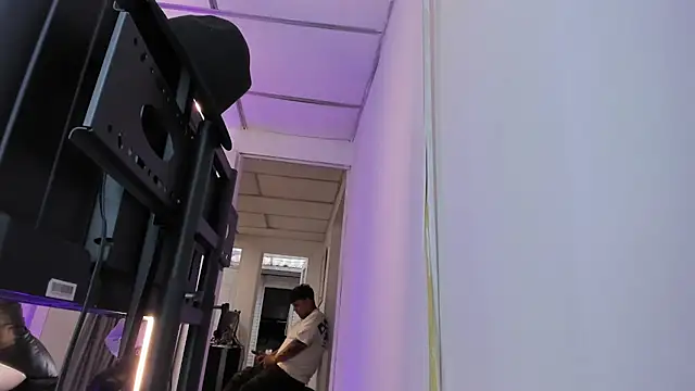 alessiaferry online show from March 13, 10:43 pm