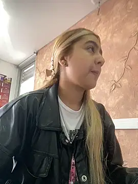 Miabonnett  online show from October 28, 12:09 pm