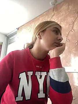 Miabonnett  online show from November 12, 12:05 pm