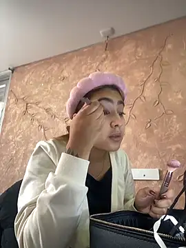 Miabonnett  online show from December 4, 12:14 pm