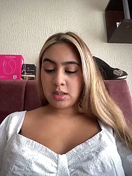 Miabonnett  online show from April 14, 3:07 pm