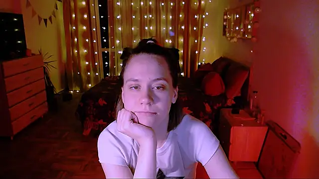 Snapshot of Malinax chatting on December 22, 4:09 am Malinax online show from December 22, 4:09 am