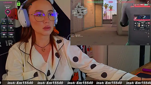 Snapshot of Emili1- chatting on January 21, 11:56 am Emili1- online show from January 21, 11:56 am