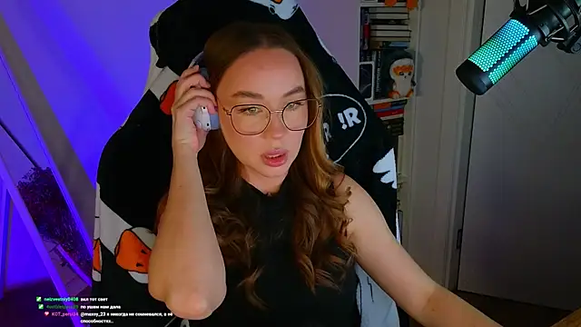 Snapshot of Emili1- chatting on March 19, 2:13 pm Emili1- online show from March 19, 2:13 pm