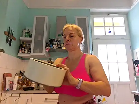 Snapshot of FrauleinSchmitt chatting on October 17, 7:22 am FrauleinSchmitt online show from October 17, 7:22 am