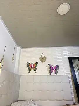 Snapshot of emma_oxford chatting on December 29, 11:29 pm emma oxford online show from December 29, 11:29 pm