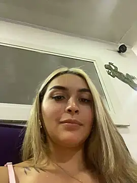 Snapshot of emma_oxford chatting on January 28, 12:26 am emma oxford online show from January 28, 12:26 am