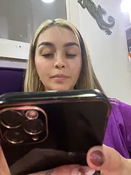 Snapshot of emma_oxford chatting on January 31, 3:09 am emma oxford online show from January 31, 3:09 am