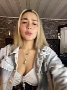 Snapshot of emma_oxford chatting on March 8, 8:57 pm emma oxford online show from March 8, 8:57 pm