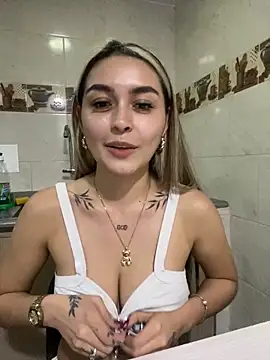 Snapshot of emma_oxford chatting on March 9, 12:00 am emma oxford online show from March 9, 12:00 am