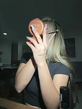 Snapshot of emma_oxford chatting on February 25, 2:21 am emma oxford online show from February 25, 2:21 am