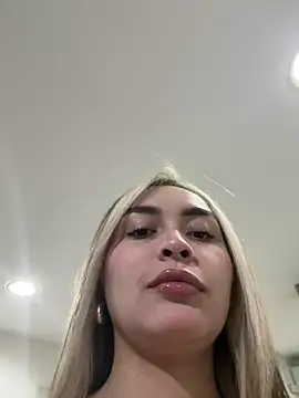 Snapshot of emma_oxford chatting on February 28, 2:45 am emma oxford online show from February 28, 2:45 am