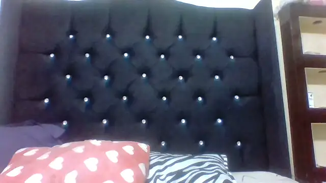 Jennxdolls online show from March 8, 1:36 pm