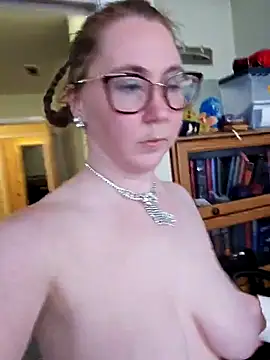 littlelustlamb online show from December 6, 7:01 pm