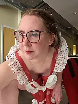 littlelustlamb online show from February 21, 4:59 pm