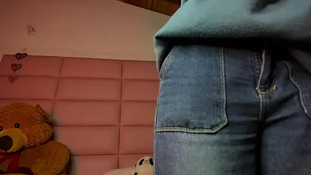 little-Emma online show from January 17, 3:12 am